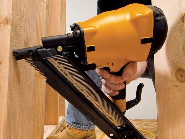 Drive the nails into the wood with paper strip framing nailer.